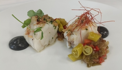 Recetario BROCHETA  DE RAPE ASADO EN HORNO DE BRASA "JOSPER",  PIPARRAS Y ALIOLI NEGRO (Degustación: 1/2 ración)